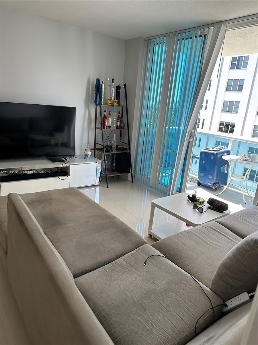 9201 Collins Ave 524