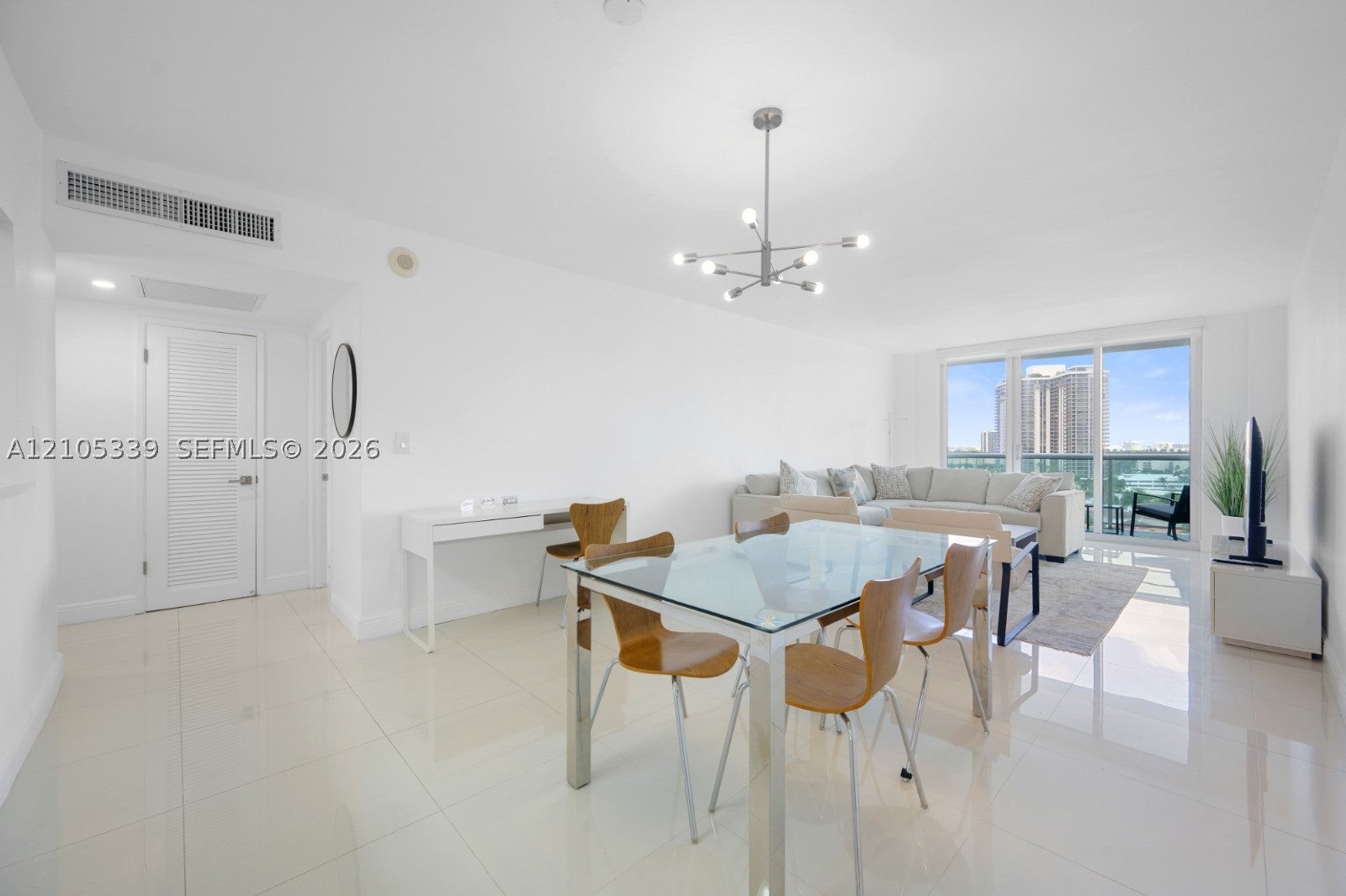 19370 Collins Ave 1122