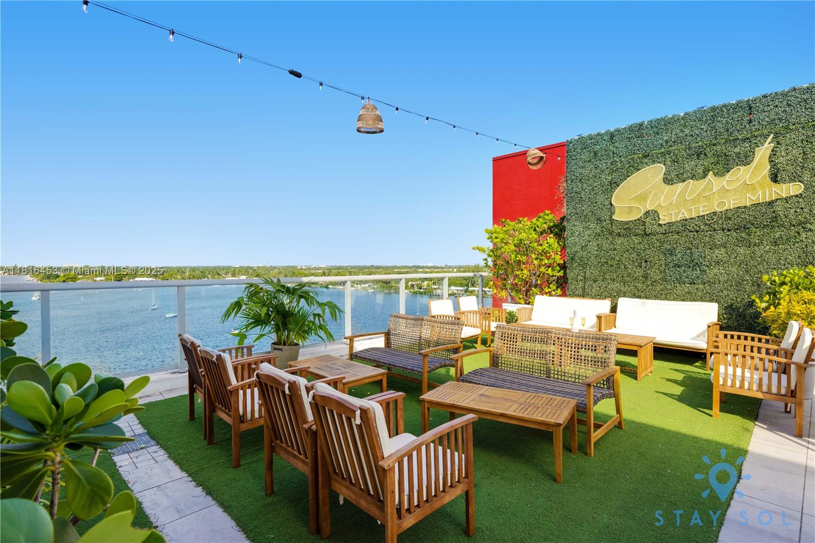 COSTA HOLLYWOOD CONDO - Residential