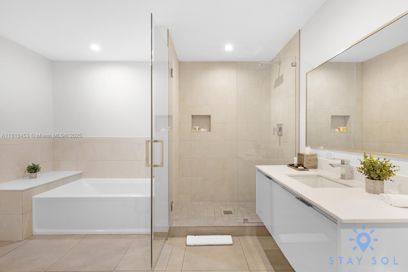 COSTA HOLLYWOOD CONDO - Residential