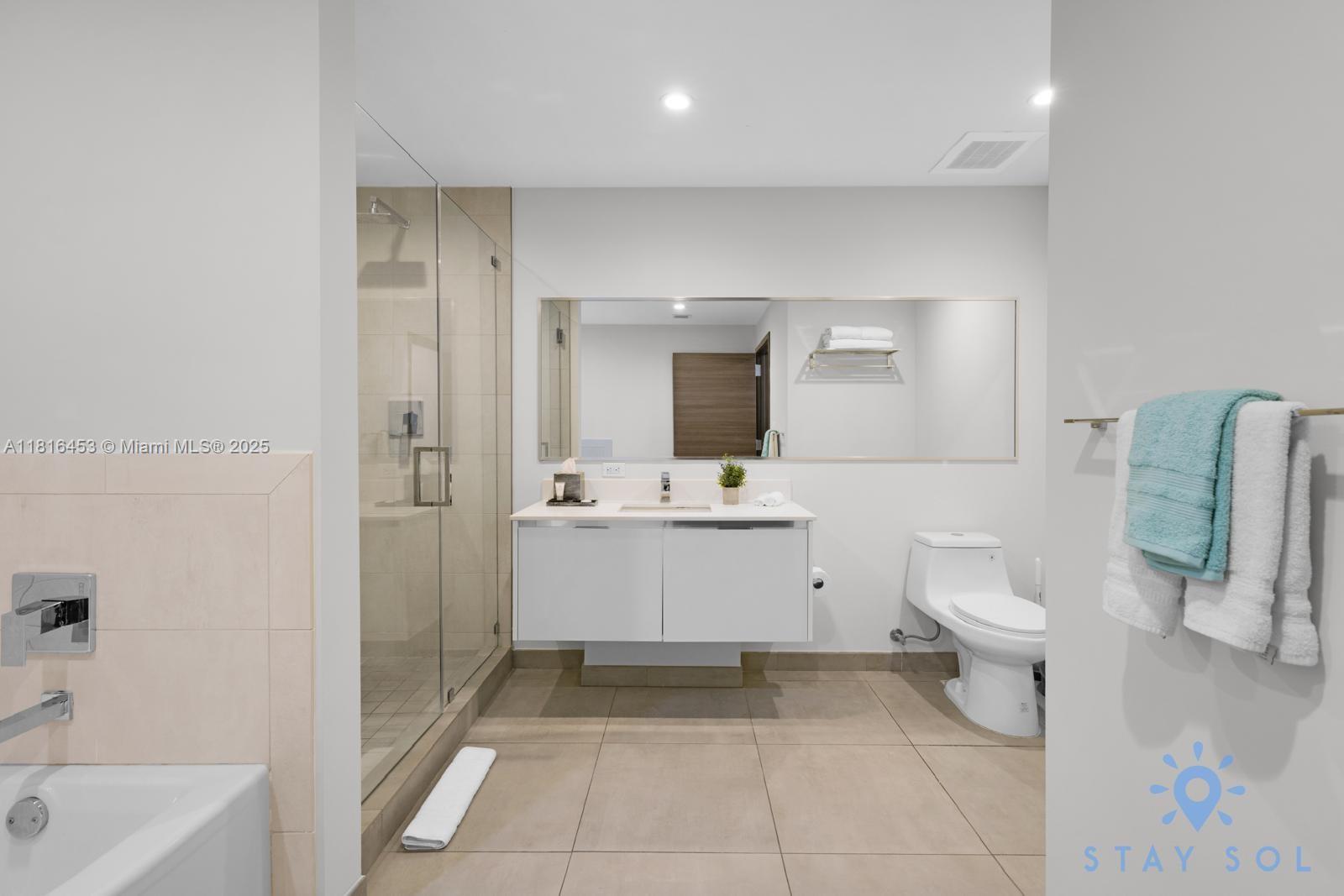 COSTA HOLLYWOOD CONDO - Residential