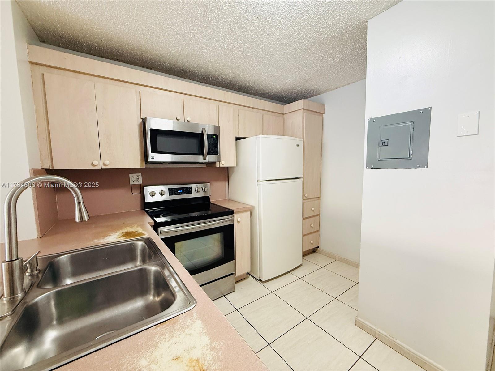 PALMETTO SPRINGS CONDO VI - Residential