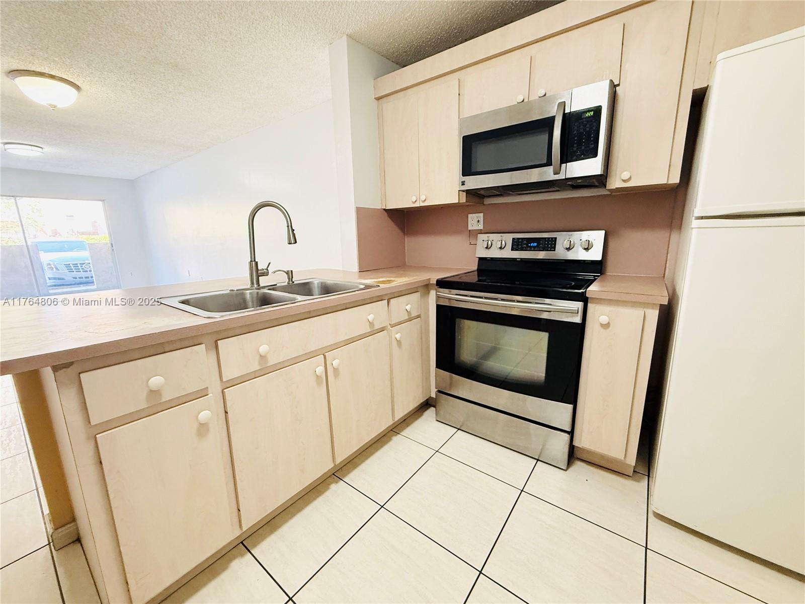 PALMETTO SPRINGS CONDO VI - Residential