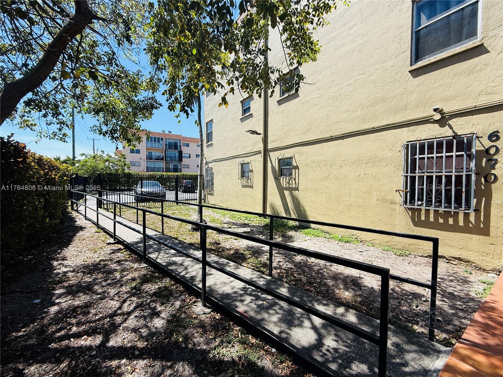 PALMETTO SPRINGS CONDO VI - Residential