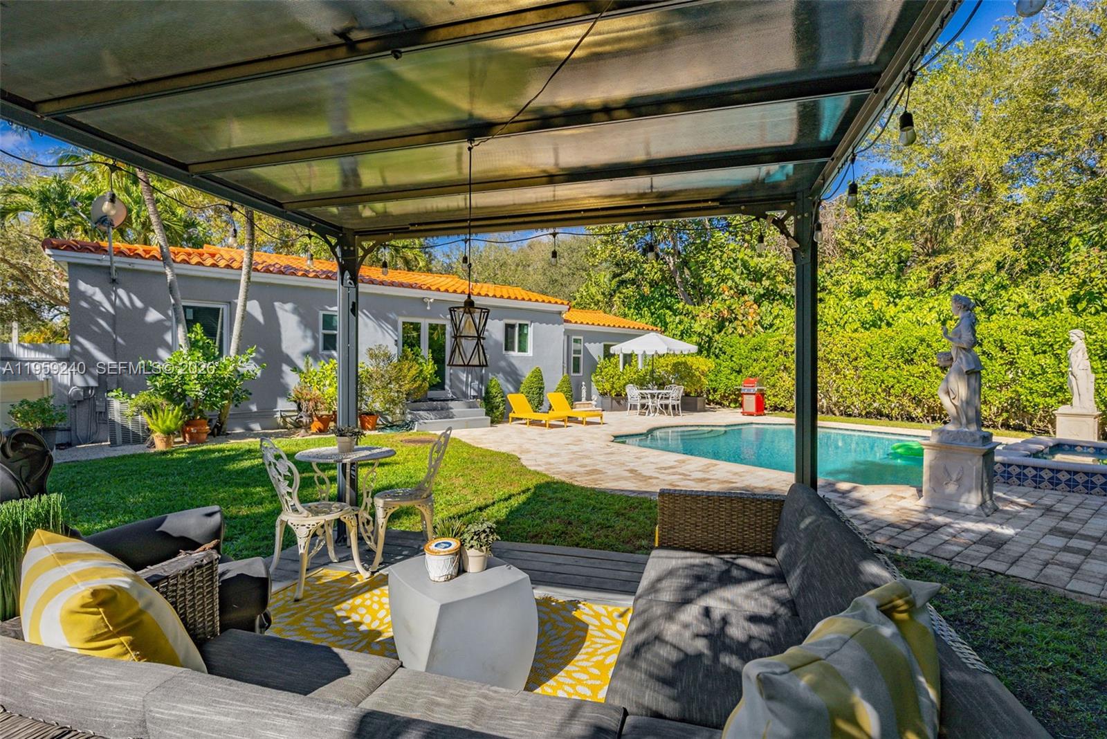 ODELL MANORS - Residential