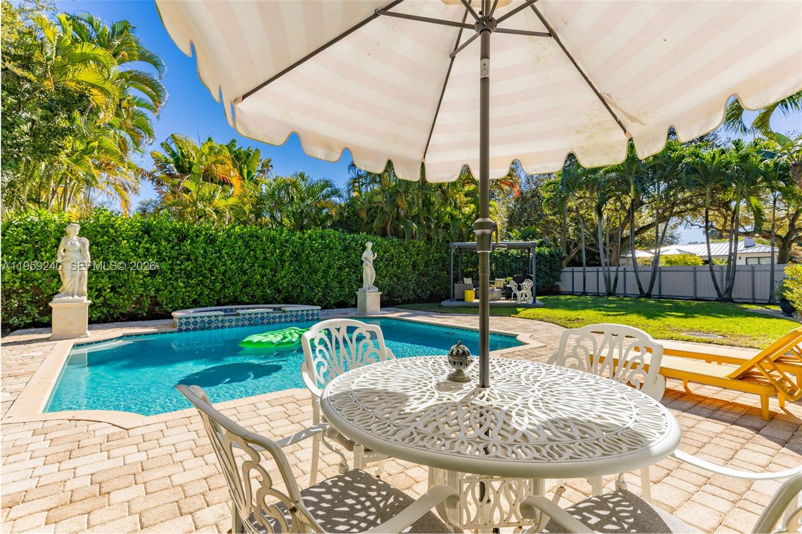 ODELL MANORS - Residential