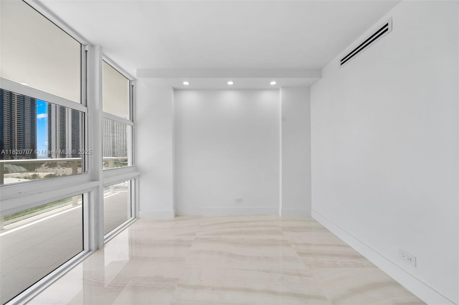 WINSTON TOWER 300 CONDO - Residential