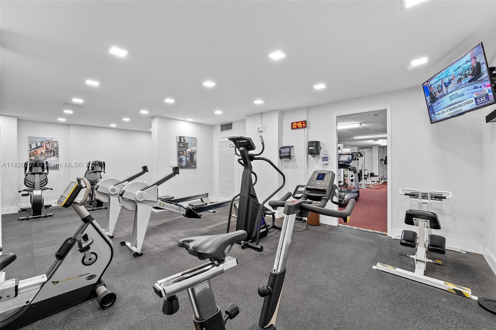 WINSTON TOWER 300 CONDO - Residential