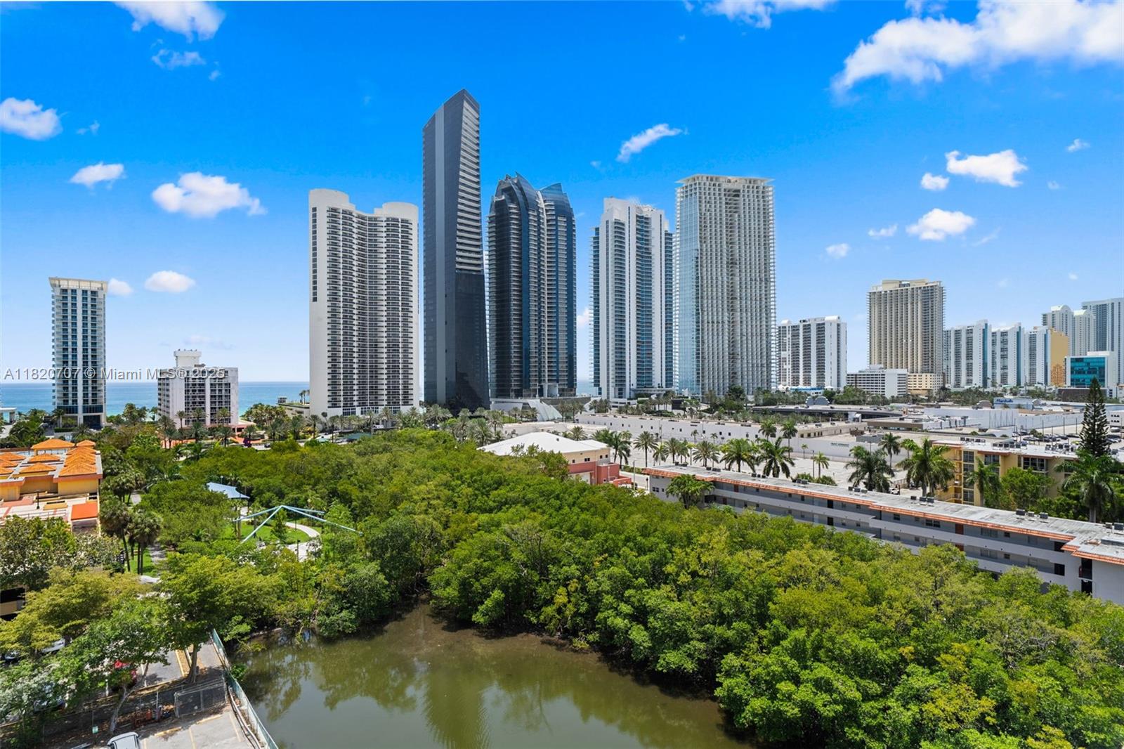 WINSTON TOWER 300 CONDO - Residential