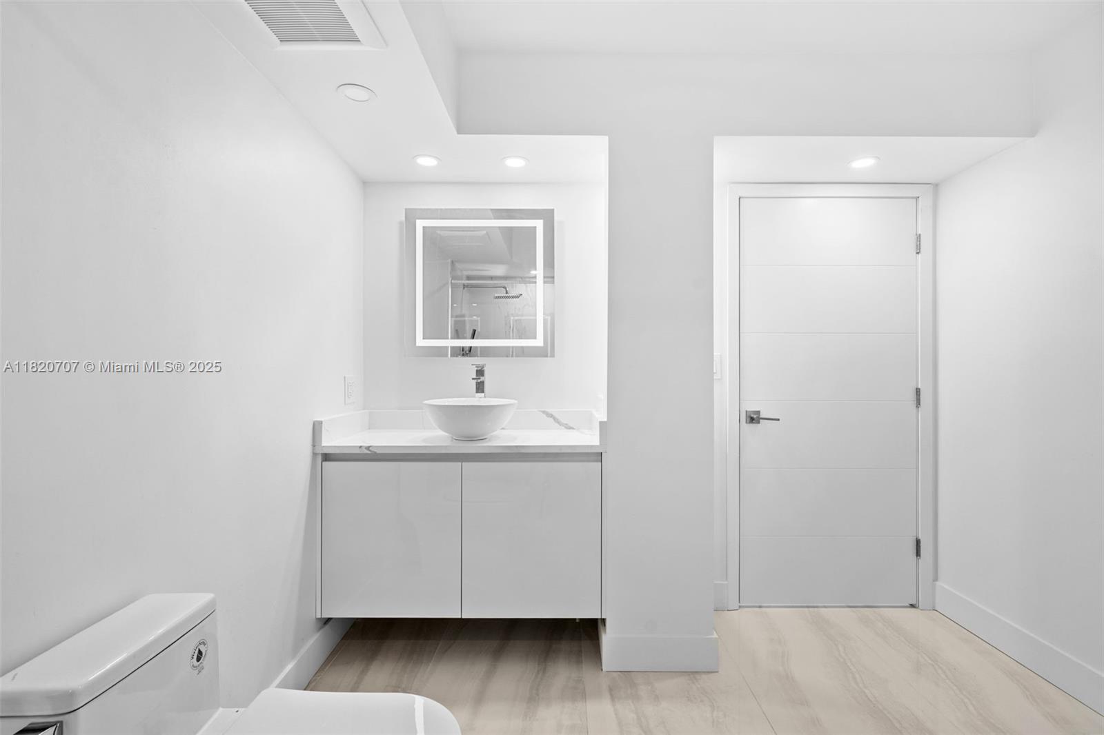 WINSTON TOWER 300 CONDO - Residential