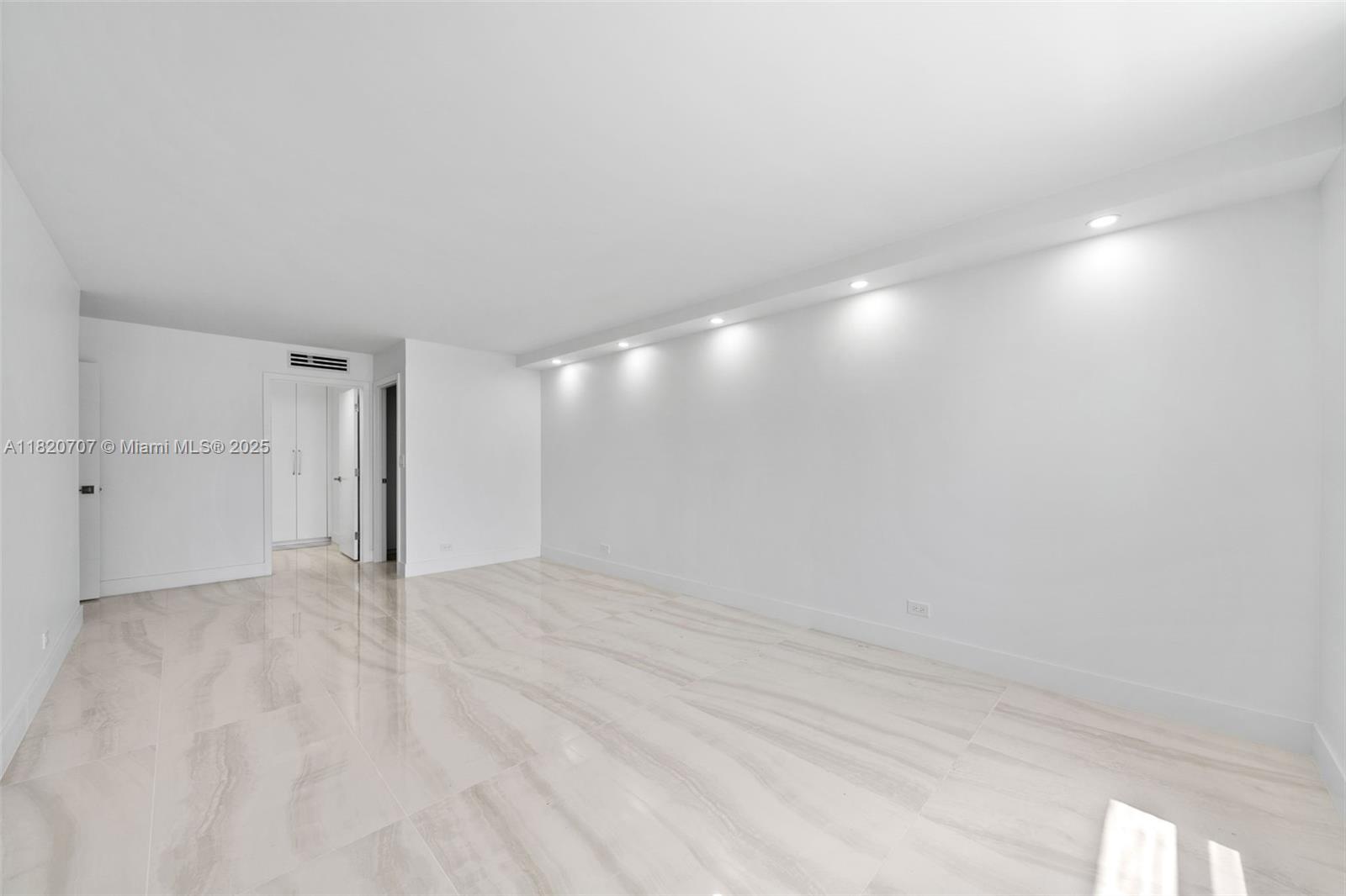 WINSTON TOWER 300 CONDO - Residential