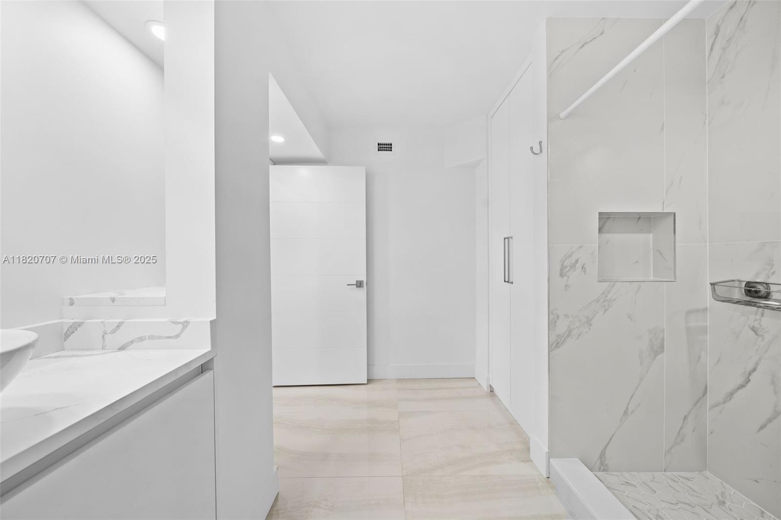 WINSTON TOWER 300 CONDO - Residential