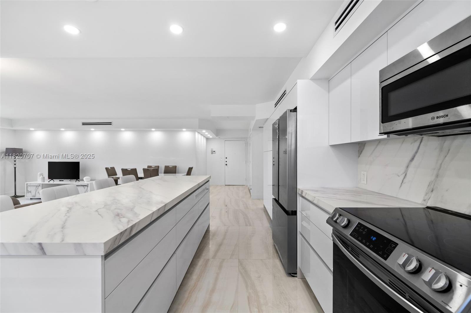 WINSTON TOWER 300 CONDO - Residential