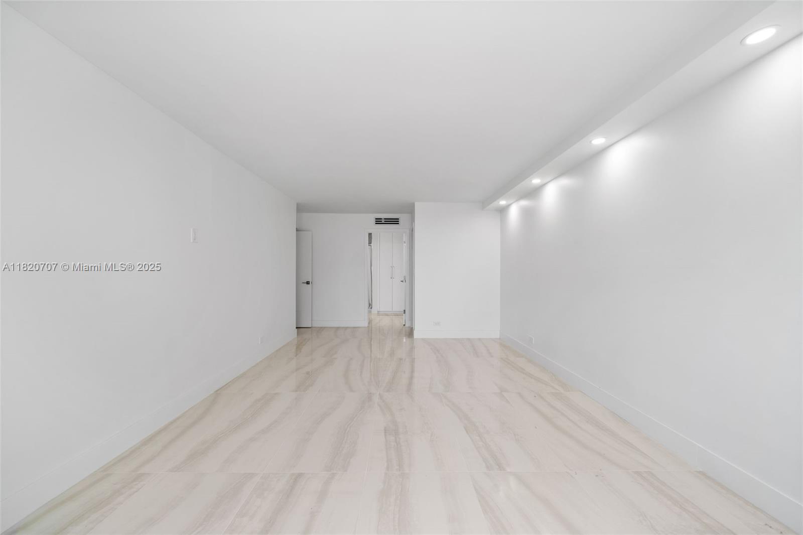 WINSTON TOWER 300 CONDO - Residential