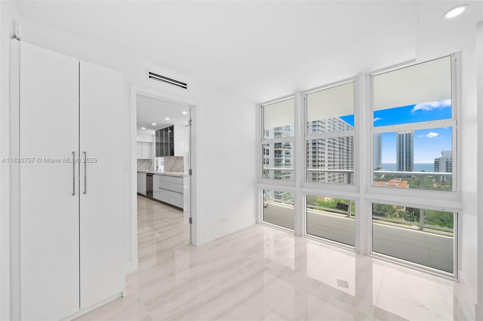 WINSTON TOWER 300 CONDO - Residential