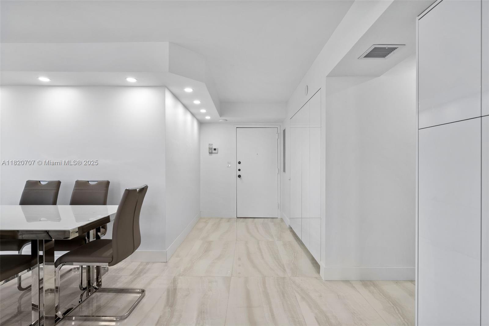 WINSTON TOWER 300 CONDO - Residential