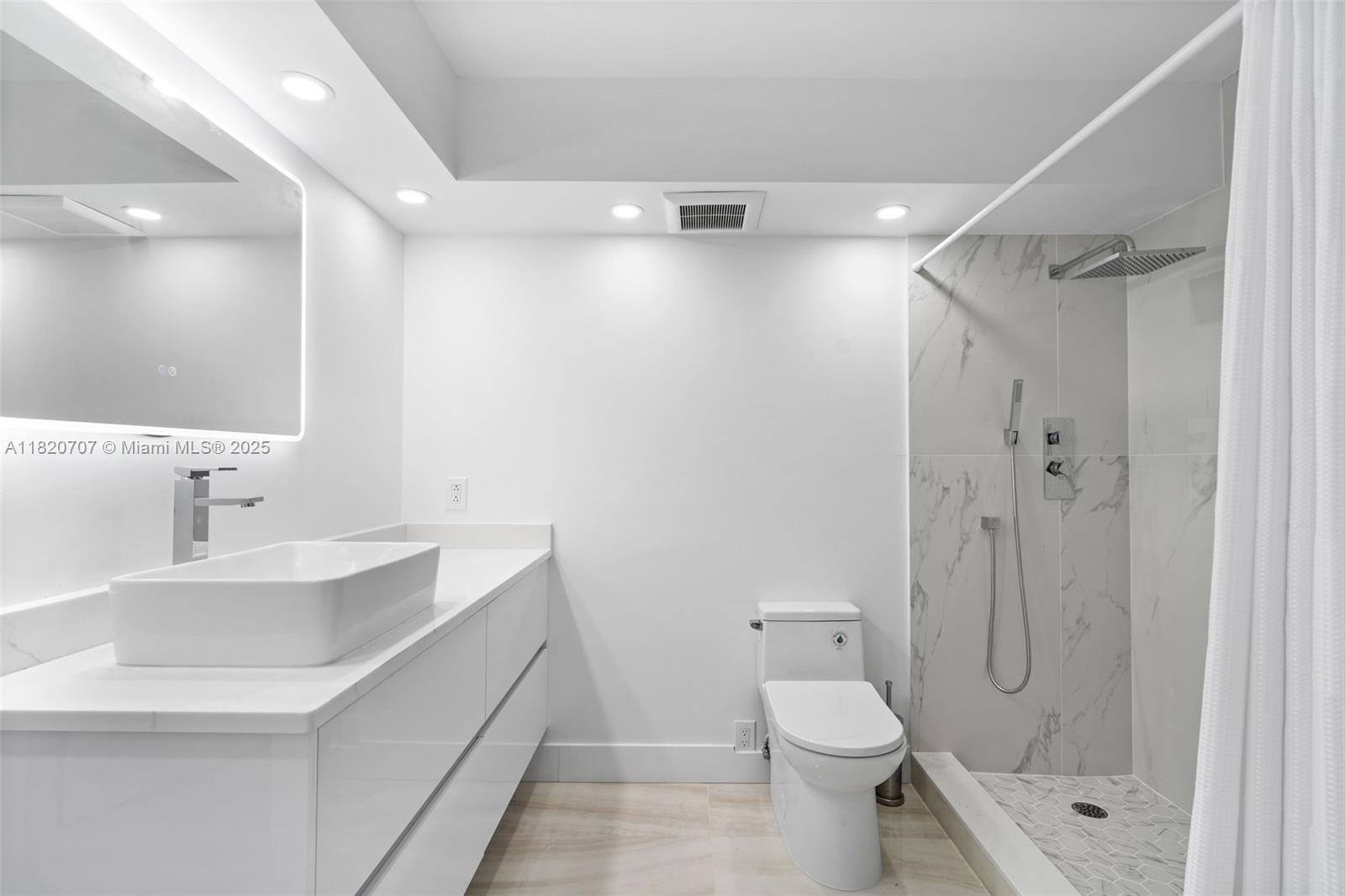 WINSTON TOWER 300 CONDO - Residential