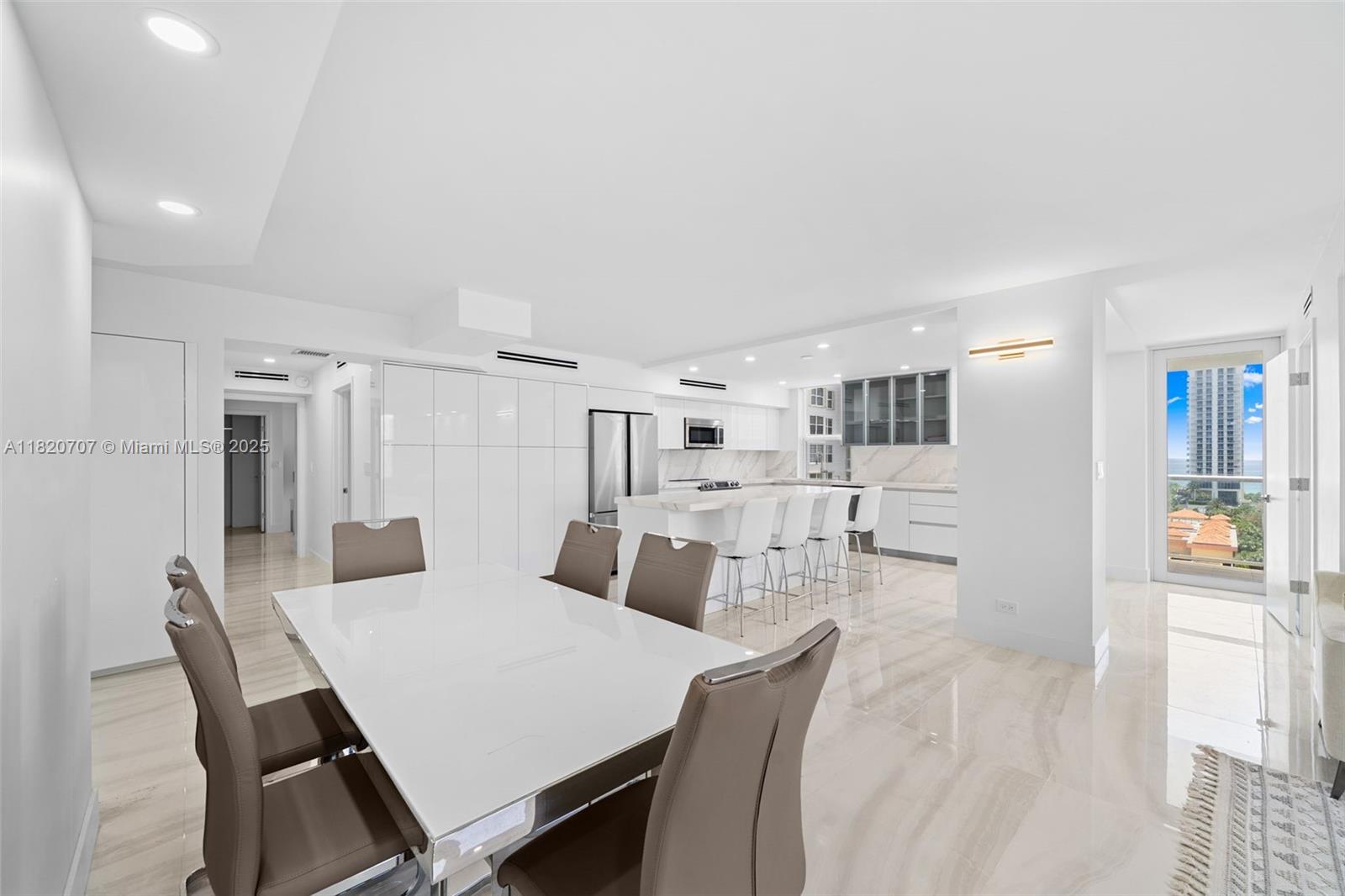 WINSTON TOWER 300 CONDO - Residential