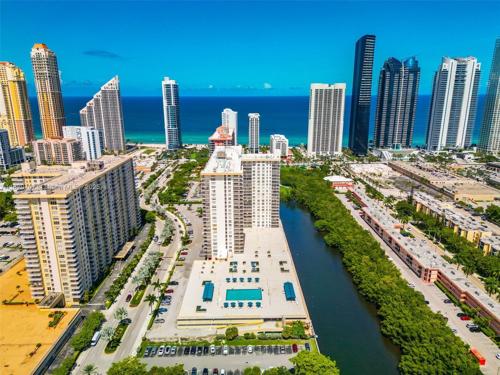 WINSTON TOWER 300 CONDO - Residential