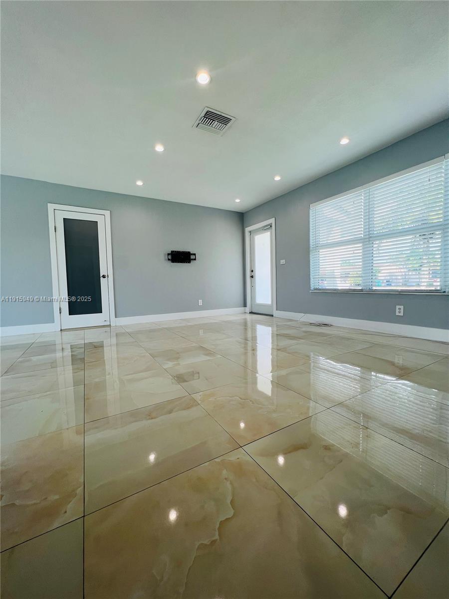 TROPICAL HIGHLANDS 2ND AD - Residential