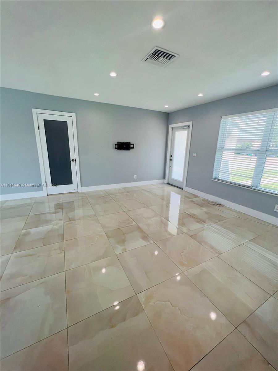 TROPICAL HIGHLANDS 2ND AD - Residential