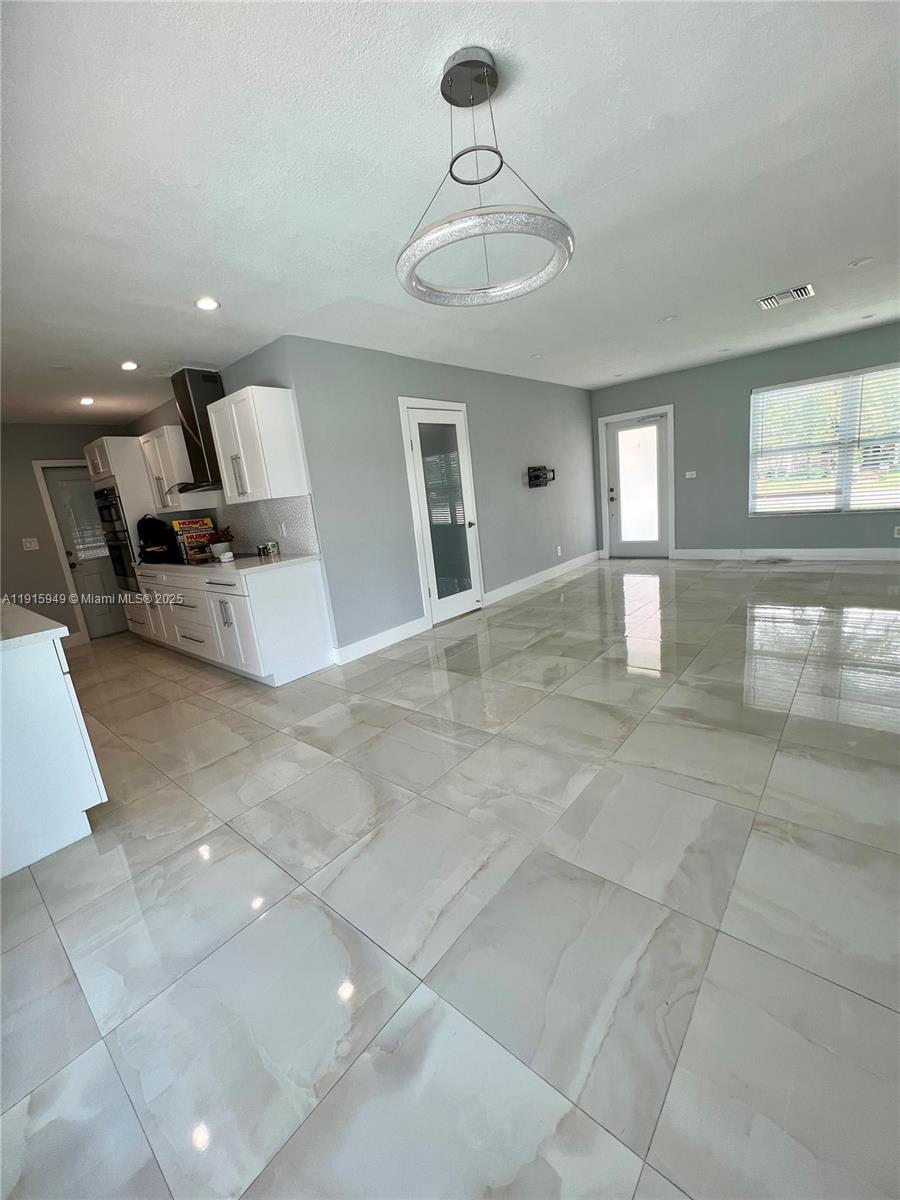 TROPICAL HIGHLANDS 2ND AD - Residential