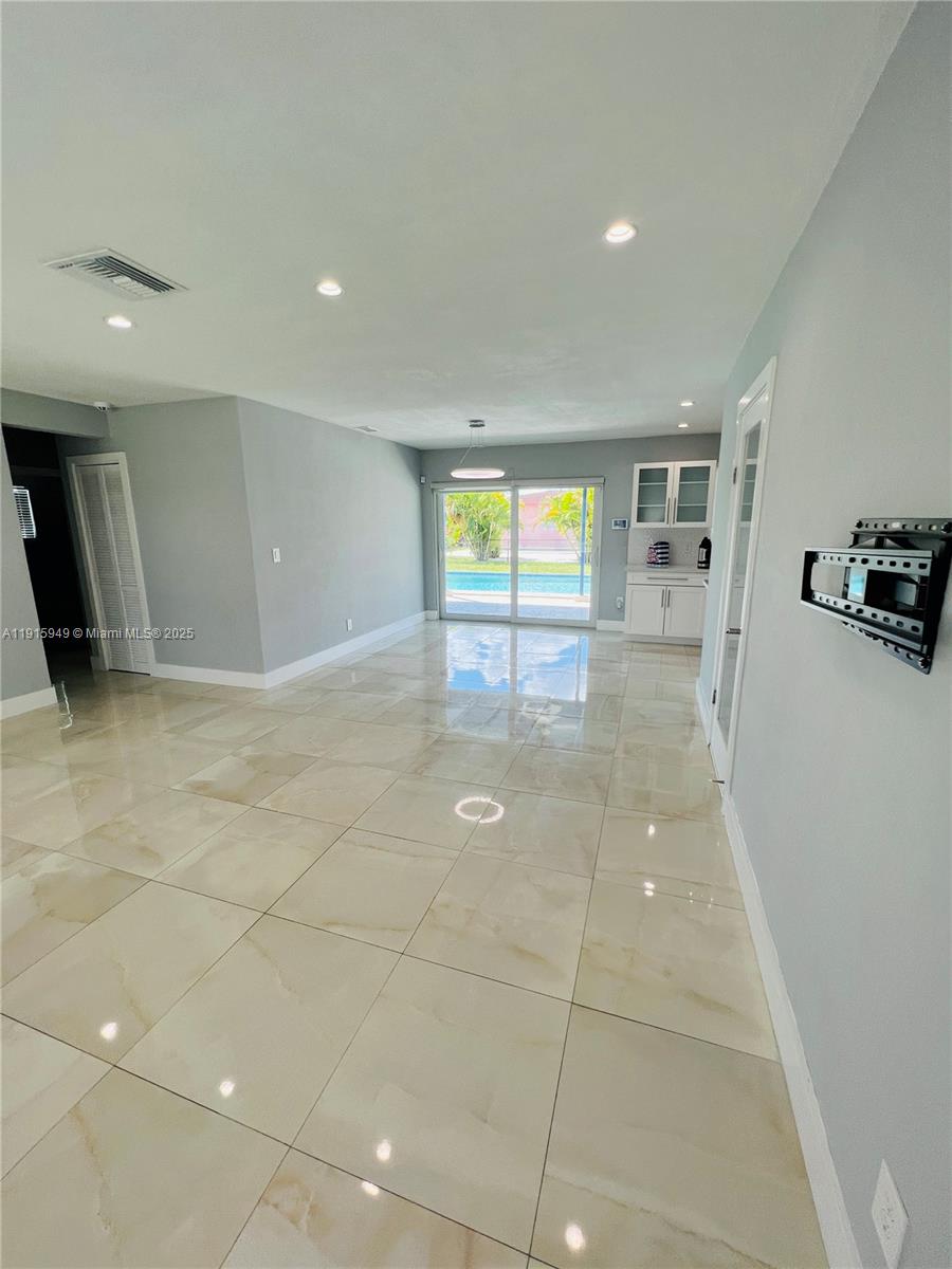 TROPICAL HIGHLANDS 2ND AD - Residential