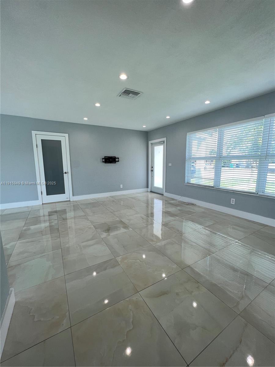 TROPICAL HIGHLANDS 2ND AD - Residential