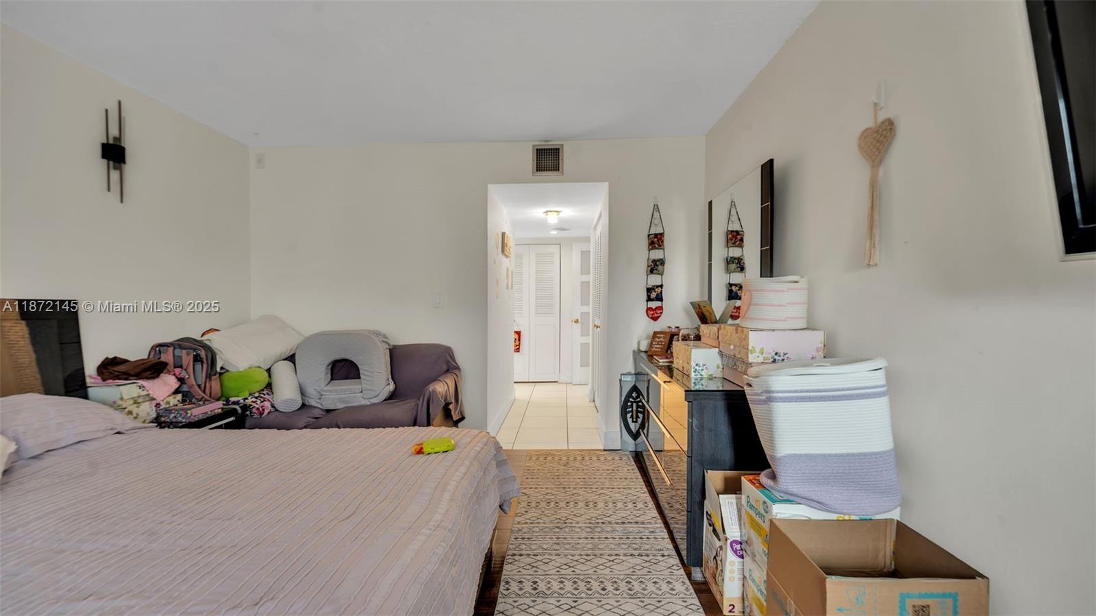 DOMINO ONE CONDO - Residential