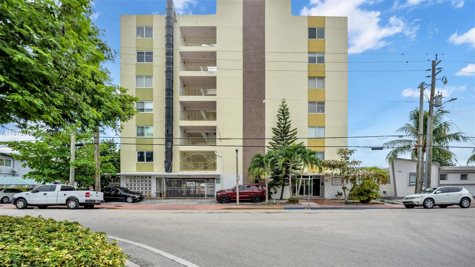 Beautiful 2-bedroom, 2-bathroom condo with Intracoastal views. The unit features a spacious balcony perfect for enjoying sunsets over the water with an open floor concept. New A/C unit (2024). Owners can indulge in the pool and clubhouse facilities, ideal for leisurely gatherings and relaxation. Convenience is key with an included parking space in the secure garage. Experience the coastal living offering tranquility, comfort, and unparalleled views.