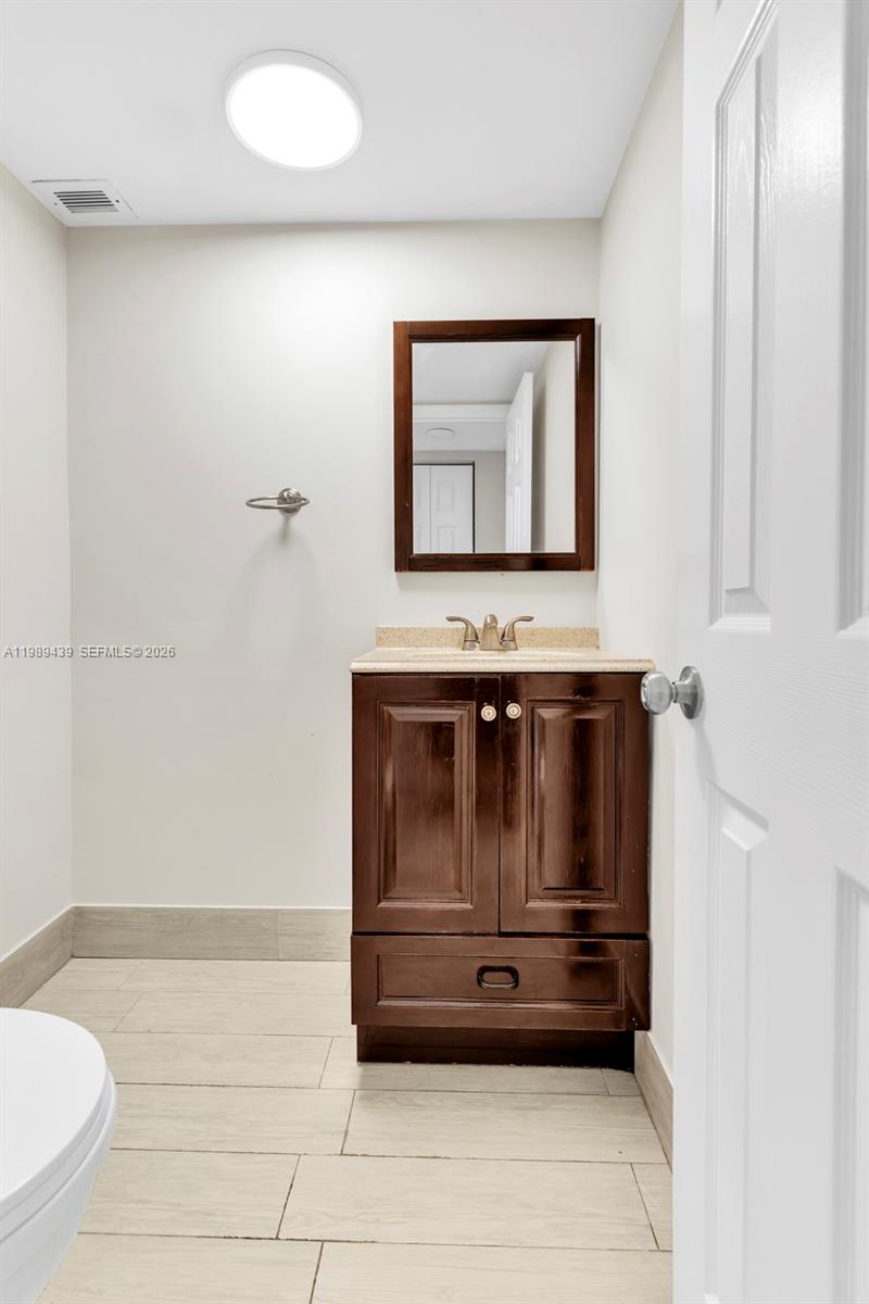 COMMODORE PLAZA CONDO - Residential