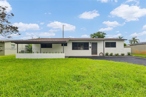 Photo of 6371 SW 1st Ct, Pembroke Pines, FL 33023 (MLS # A12099114)