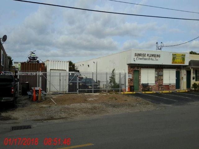 GREAT SINGLE BAY RENTAL WAREHOUSE
OFFICE AND BATHROOM IN THE FRONT
SINGLE BAY FOR RENT ONLY, THE ADJACENT BAY IS RENTED. THE YARD ON THE LEFT IS ALREADY RENTED.
HIGH OVERHEAD DOOR IN THE BACK
2 PARKING SPOTS IN FRONT
2 PARKING SPOTS IN BACK
ADDITIONAL PARKING POSSIBLE ALONG TRAIN TRACK EASMENT
CENTRAL AIR IN OFFICE MINI SPLIT
HEAVY POWER 240 / 120 / 3 PHASE
EASY TO SHOW CALL LISTING AGENT