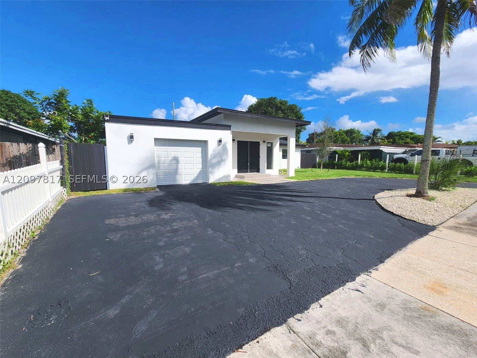 620 SW 38th Ter