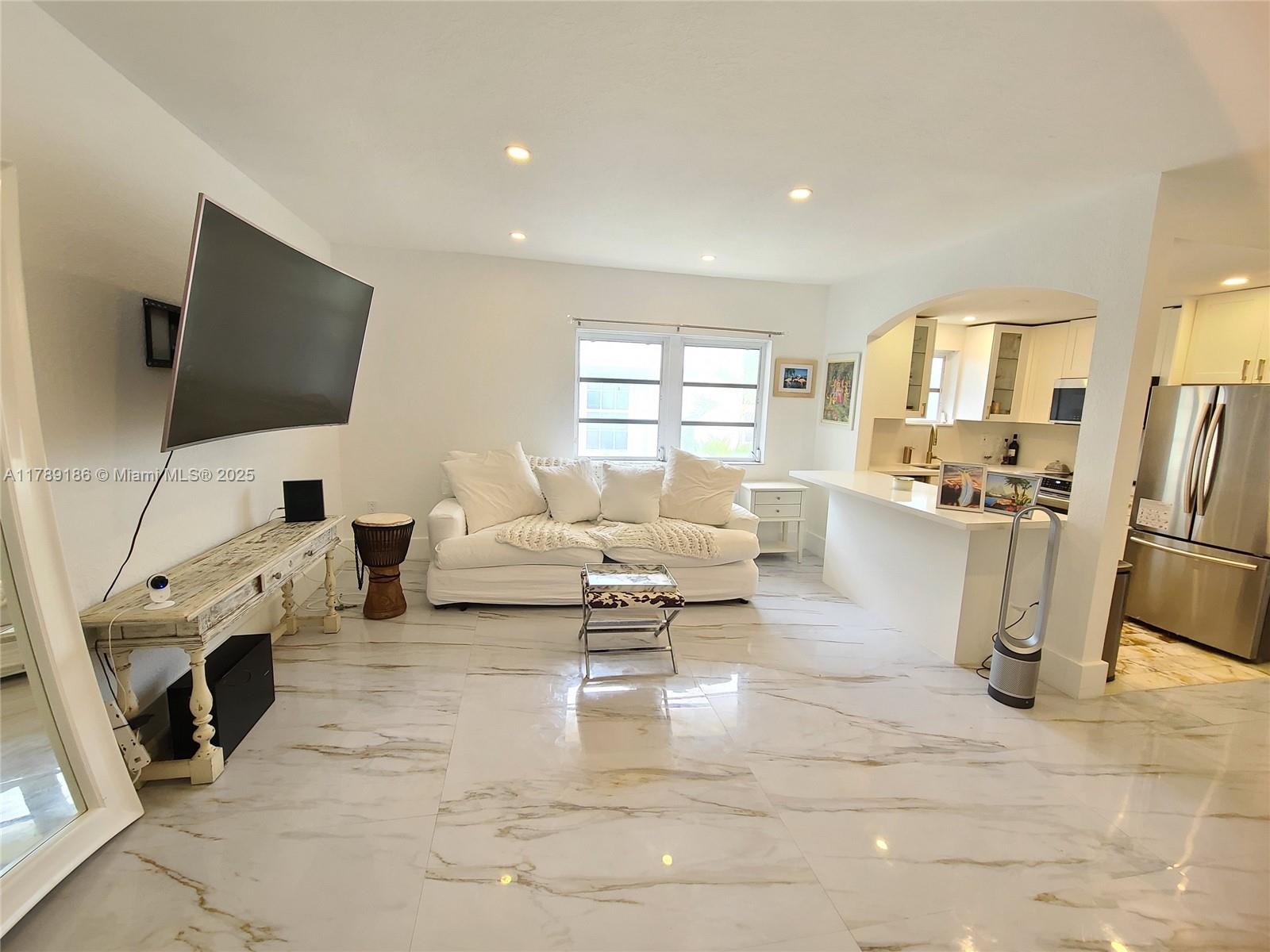 Rental Property at 760 Euclid Ave 204, Miami Beach, Miami-Dade County, Florida - Bedrooms: 2 
Bathrooms: 2  - $3,600 MO.