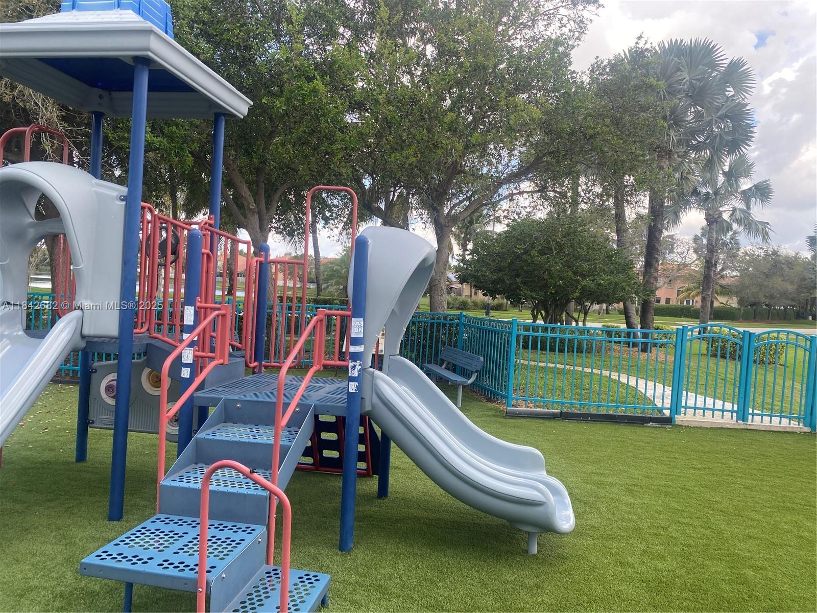 FLORIDIAN ISLES SOUTH - Residential