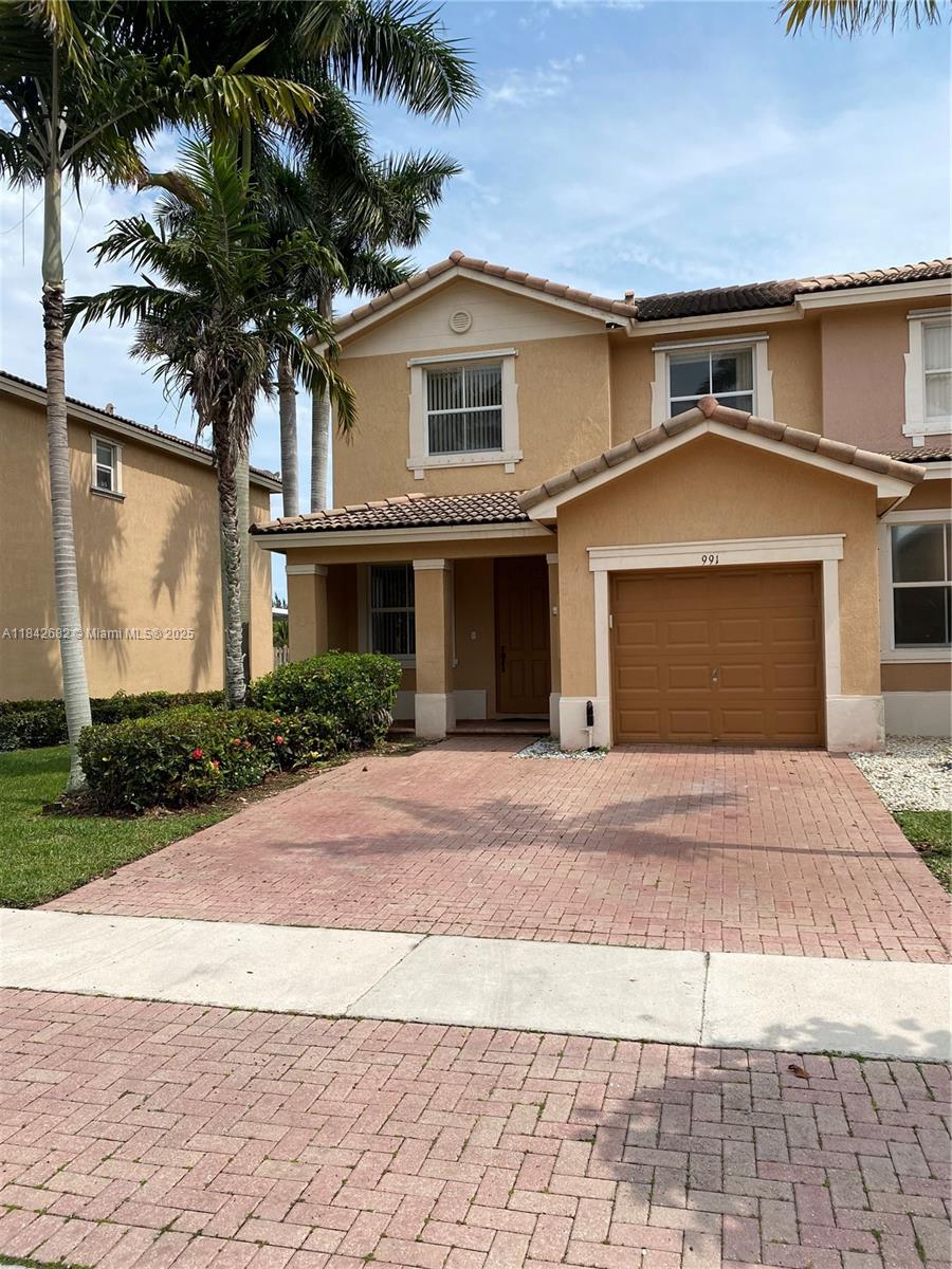 AMAZING corner unit with lake views in the exclusive community of Waterstone You can enjoy the a swimming pool, club house , lake, and charter school 24 hour security LOW HOA.
SELLER CONTRIBUTION FOR CLOSING COST $10K at the full price.