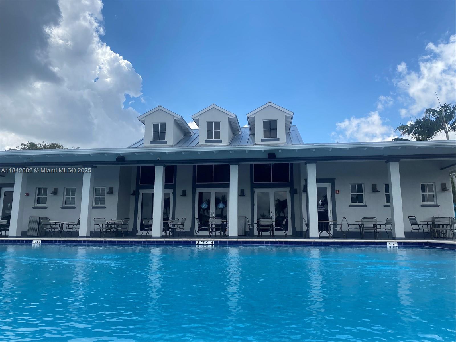 FLORIDIAN ISLES SOUTH - Residential