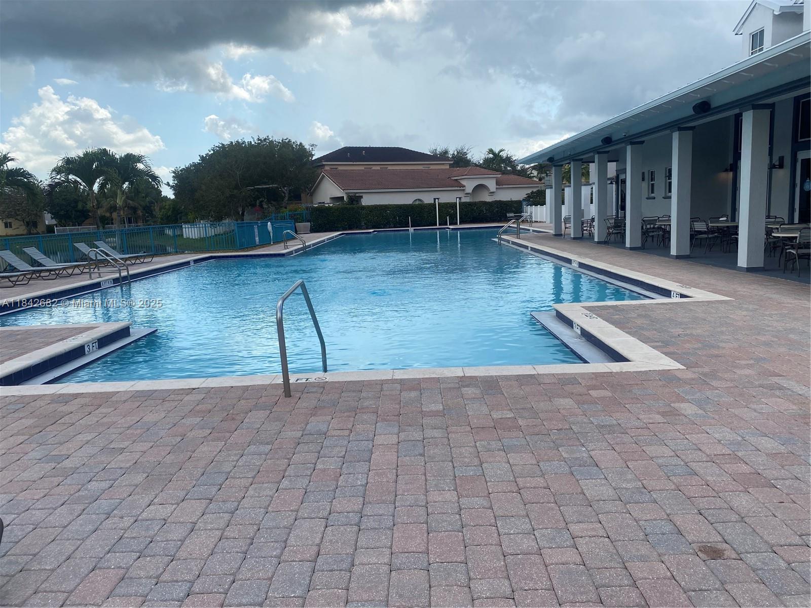 FLORIDIAN ISLES SOUTH - Residential