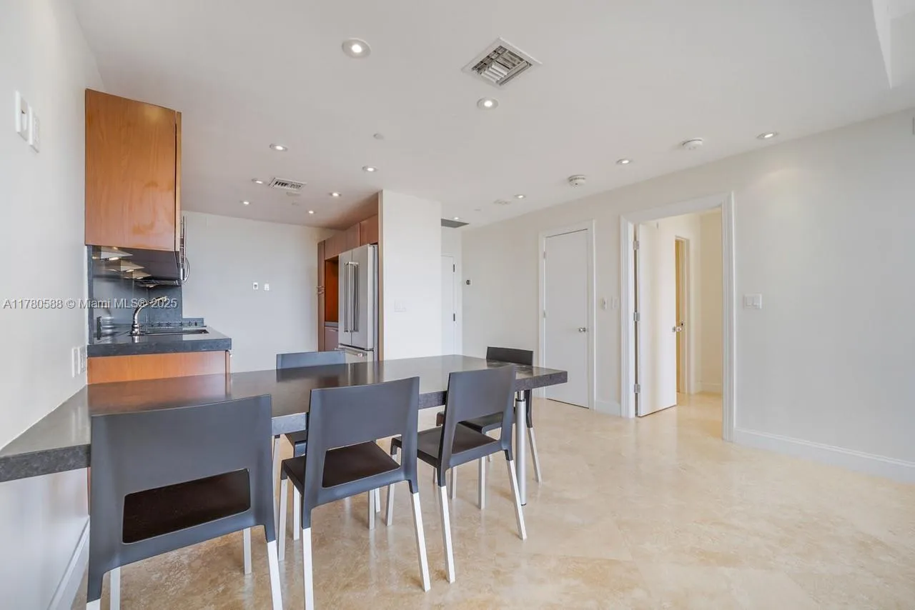 Key Biscayne, Florida 33149, United States, 2 Bedrooms Bedrooms, ,2 BathroomsBathrooms,Residential,Active,105216