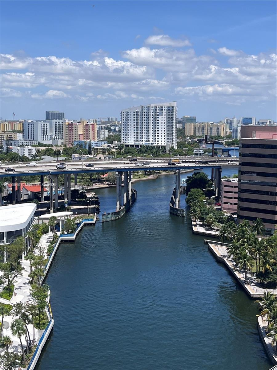 185 Sw 7th St 1501, Miami, Broward County, Florida - 2 Bedrooms  
3 Bathrooms - 