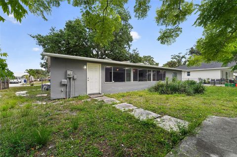 Tiny photo for 4030 School Cir, La Belle, FL 33935 (MLS # A12006112)