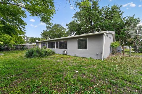 Tiny photo for 4030 School Cir, La Belle, FL 33935 (MLS # A12006112)