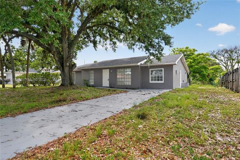 Tiny photo for 4030 School Cir, La Belle, FL 33935 (MLS # A12006112)