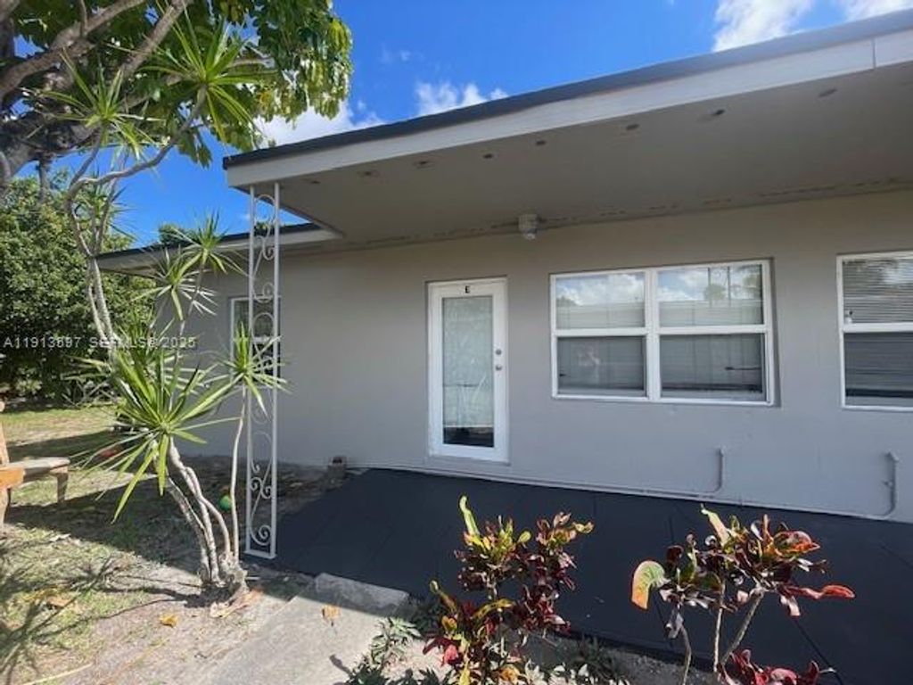 Photo of 1150 SW 26th Ave #2, Fort Lauderdale, FL 33312 (MLS # A11913597)