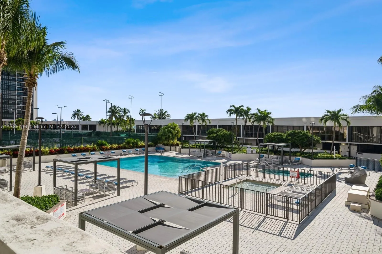 Miami, Florida 33129, United States, 2 Bedrooms Bedrooms, ,2 BathroomsBathrooms,Residential,Pending,12902