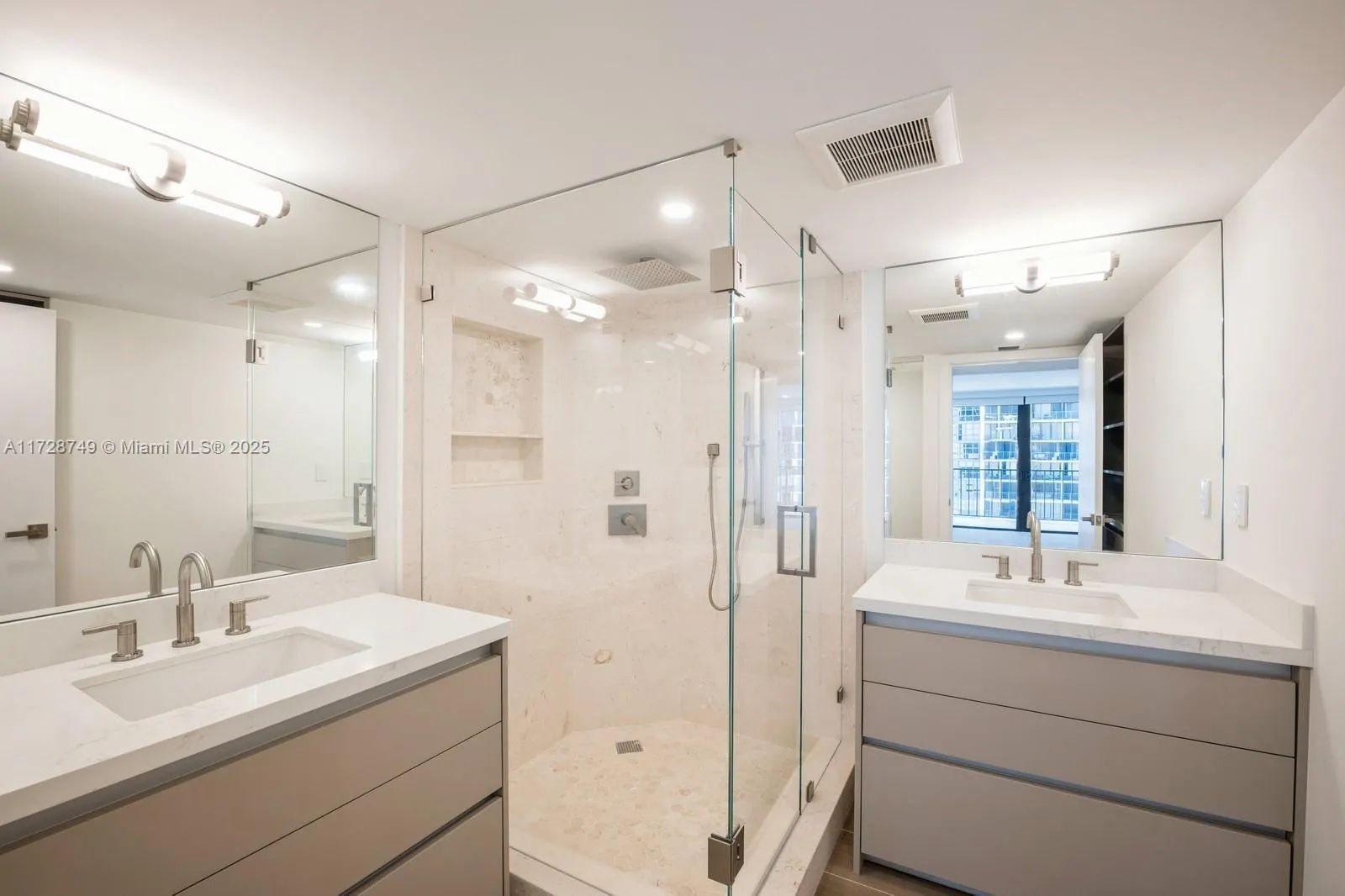 Miami, Florida 33129, United States, 2 Bedrooms Bedrooms, ,2 BathroomsBathrooms,Residential,Pending,12902