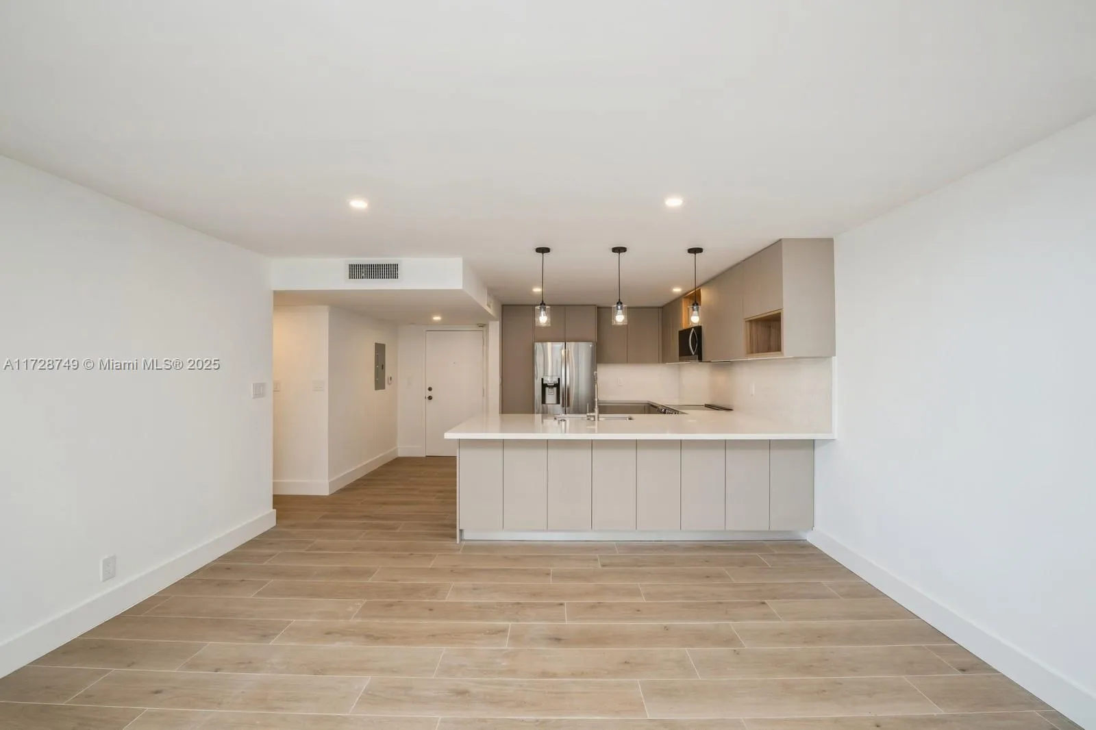 Miami, Florida 33129, United States, 2 Bedrooms Bedrooms, ,2 BathroomsBathrooms,Residential,Pending,12902