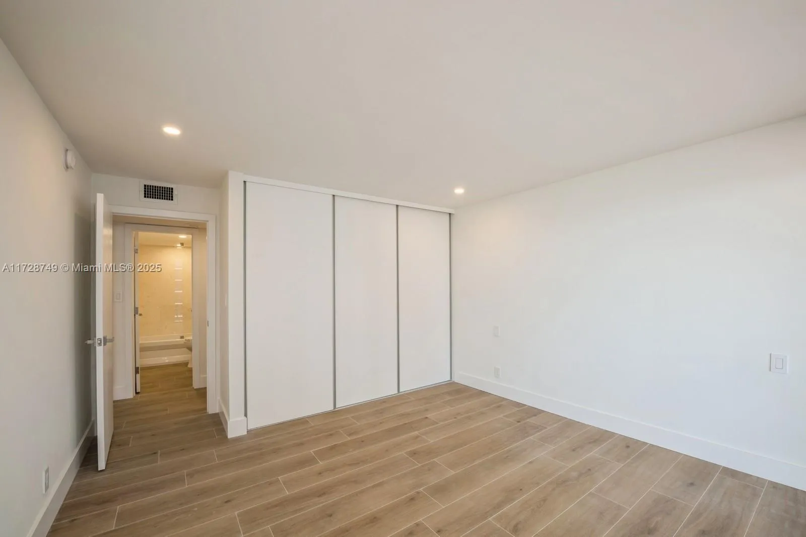 Miami, Florida 33129, United States, 2 Bedrooms Bedrooms, ,2 BathroomsBathrooms,Residential,Pending,12902