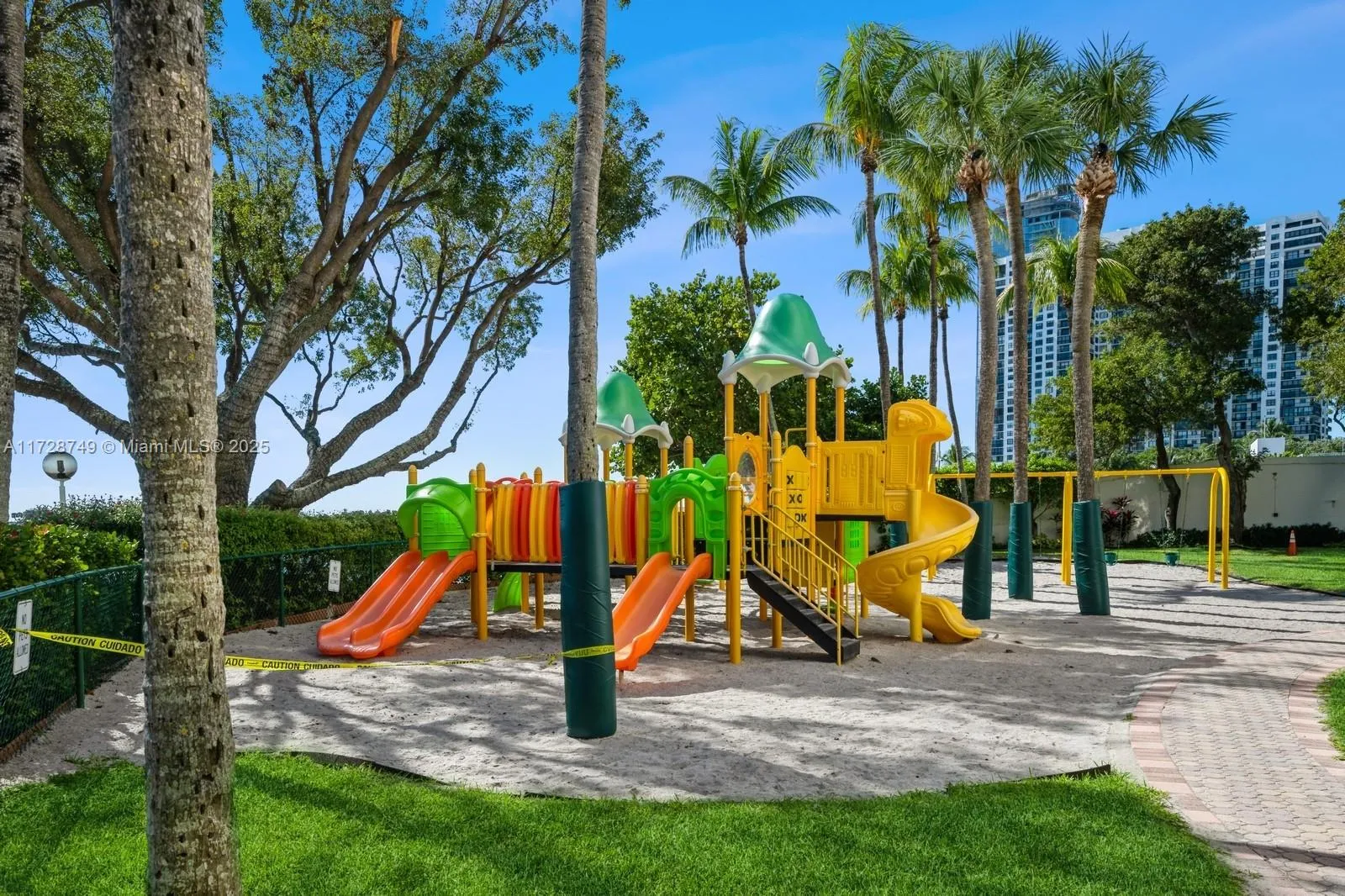 Miami, Florida 33129, United States, 2 Bedrooms Bedrooms, ,2 BathroomsBathrooms,Residential,Pending,12902